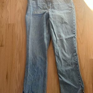 Abercrombie and Fitch 90’s straight leg high rise light wash jeans, 28 short